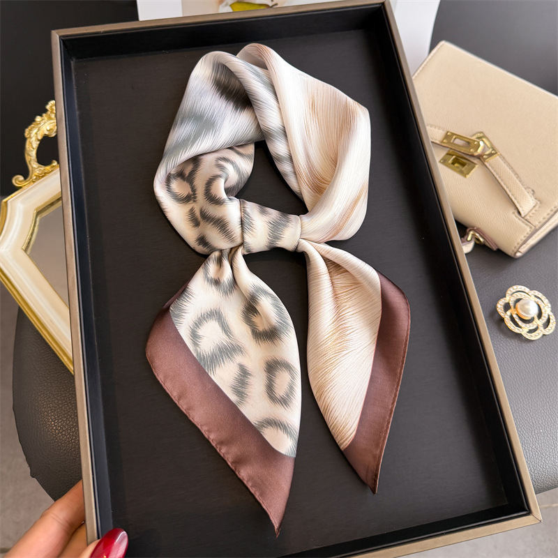 Scarf Silk Square - Pañuelo Cuadrado de Seda con Estampado